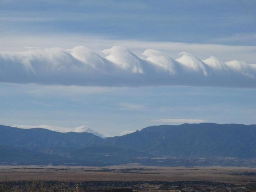 Wave-like Kelvin-Helmholtz clouds Wave-like Kelvin-Helmholtz clouds