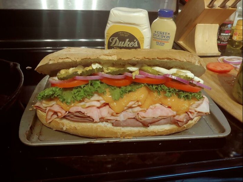 “We Don’t Actually Know What Sandwiches Are”: 15 Pics From The Group Dedicated To Sandwiches
