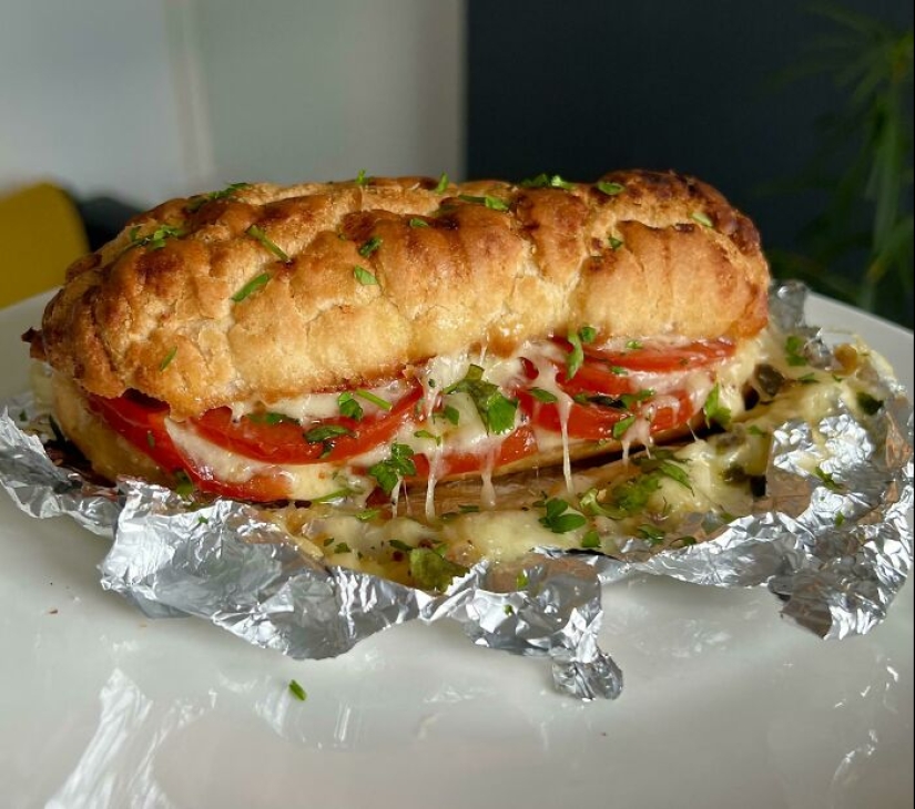 “We Don’t Actually Know What Sandwiches Are”: 15 Pics From The Group Dedicated To Sandwiches