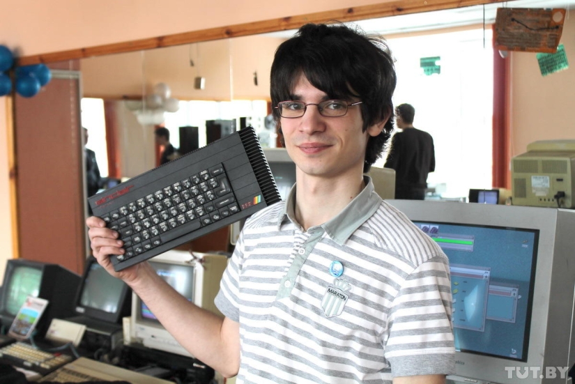 We touch and cry: an exhibition of old computers We touch and cry: an exhibition of old computers