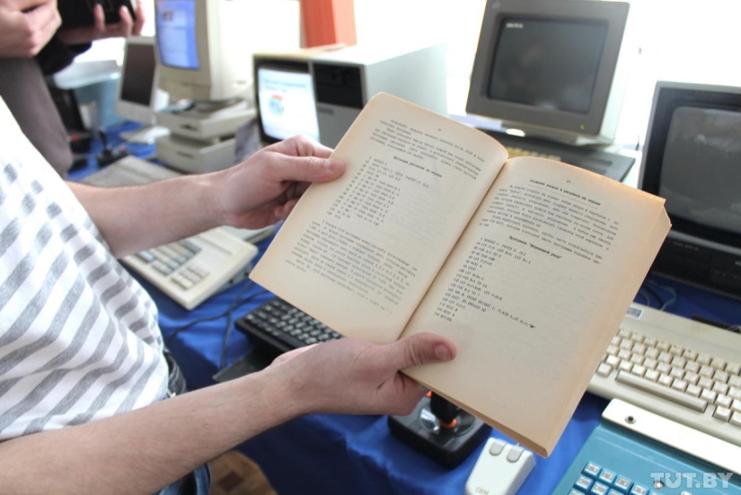 We touch and cry: an exhibition of old computers We touch and cry: an exhibition of old computers