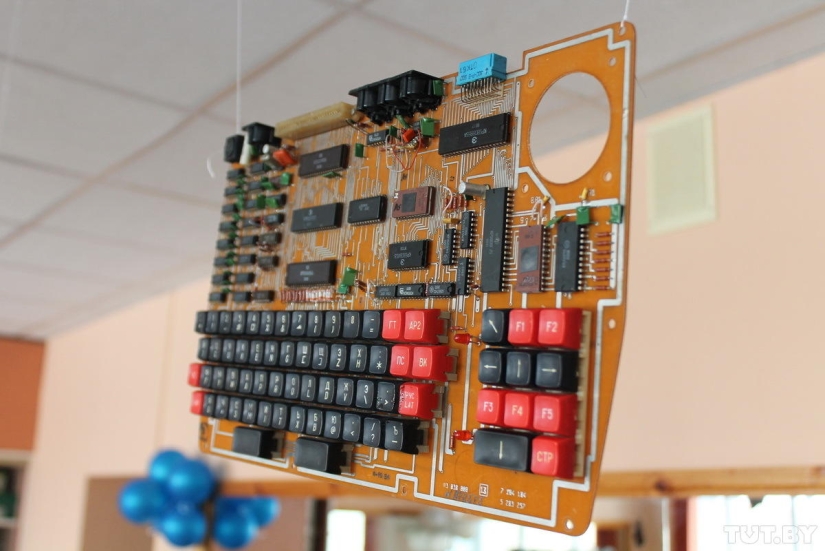 We touch and cry: an exhibition of old computers We touch and cry: an exhibition of old computers