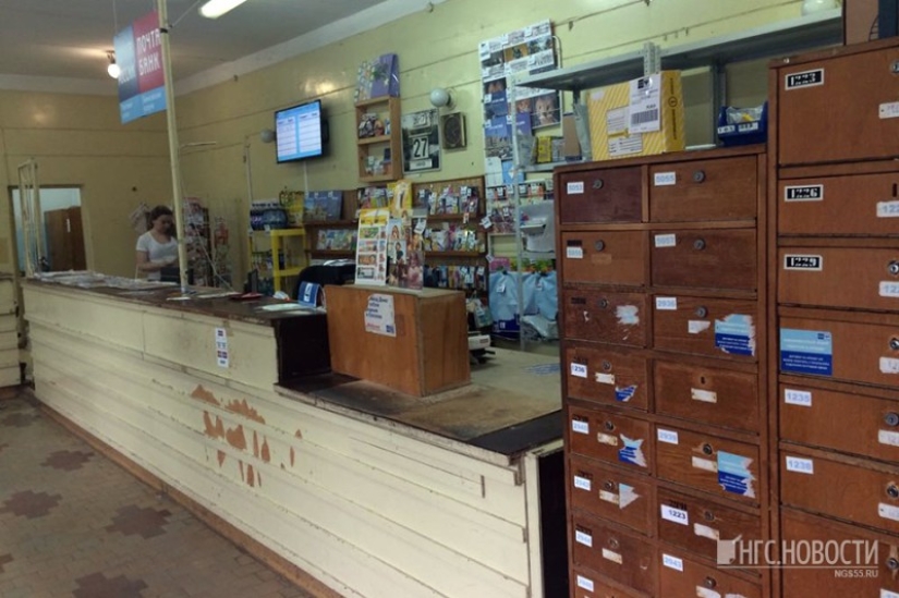 Well done, Internet! Social networks ridiculed the Omsk post office, and it was repaired in a flash