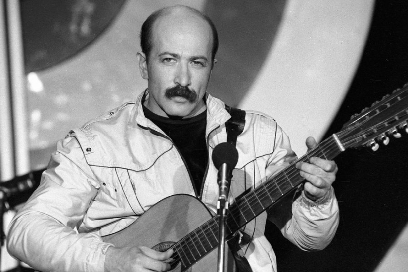 What did Rosenbaum look like with his hair, why did he start shaving his head, and what does the USA have to do with it What did Rosenbaum look like with his hair, why did he start shaving his head, and what does the USA have to do with it