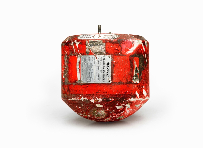 What do black boxes look like?