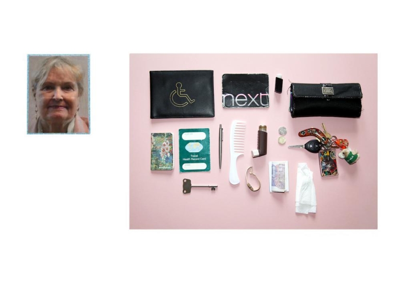 What do British women carry in their handbags