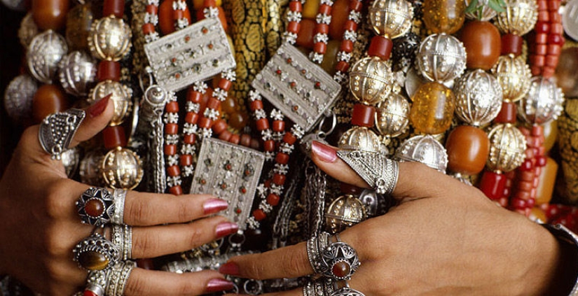 What do the brides of the world wear?