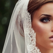 What do the brides of the world wear?