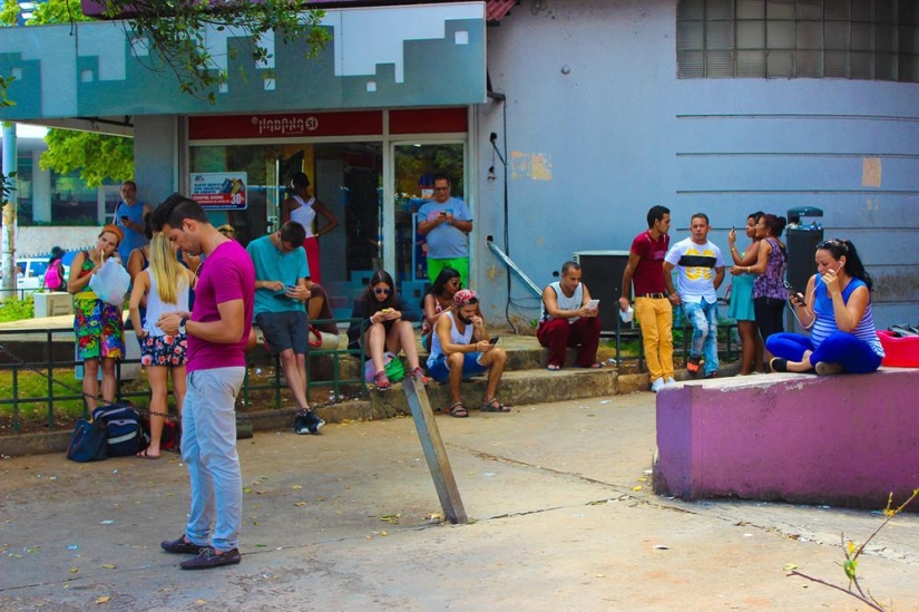 What has the technique come to: how Cubans rejoiced at the country's first Wi-Fi spots What has the technique come to: how Cubans rejoiced at the country's first Wi-Fi spots