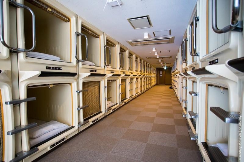 What is it like staying overnight in a Japanese capsule hotel? What is it like staying overnight in a Japanese capsule hotel?
