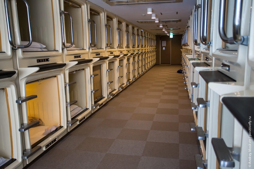 What is it like staying overnight in a Japanese capsule hotel? What is it like staying overnight in a Japanese capsule hotel?