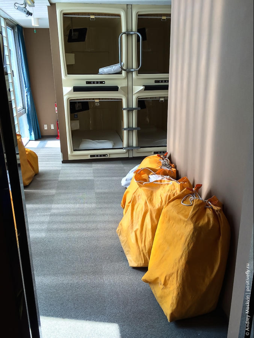 What is it like staying overnight in a Japanese capsule hotel? What is it like staying overnight in a Japanese capsule hotel?