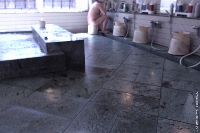 What is it like staying overnight in a Japanese capsule hotel? What is it like staying overnight in a Japanese capsule hotel?