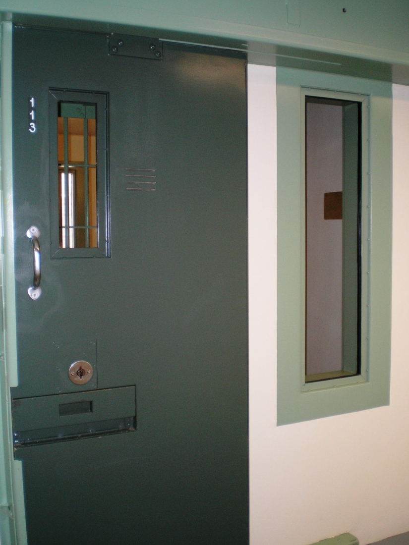 What kind of life awaits drug lord El Chapo in the harshest prison in the USA