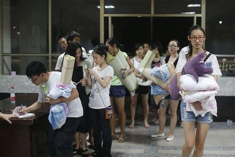 What saves Chinese students from the heat?