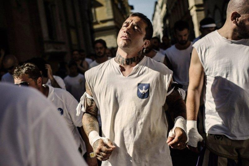 What the most bloodthirsty kind of football looks like - Calcio Florentino What the most bloodthirsty kind of football looks like - Calcio Florentino