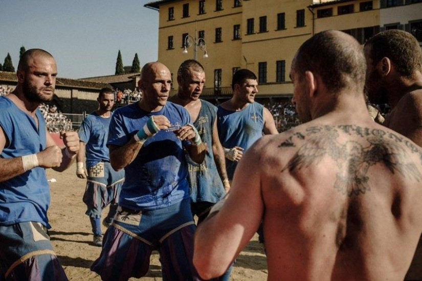 What the most bloodthirsty kind of football looks like - Calcio Florentino What the most bloodthirsty kind of football looks like - Calcio Florentino