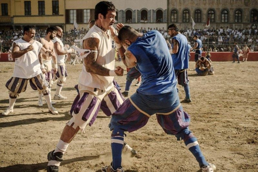 What the most bloodthirsty kind of football looks like - Calcio Florentino What the most bloodthirsty kind of football looks like - Calcio Florentino