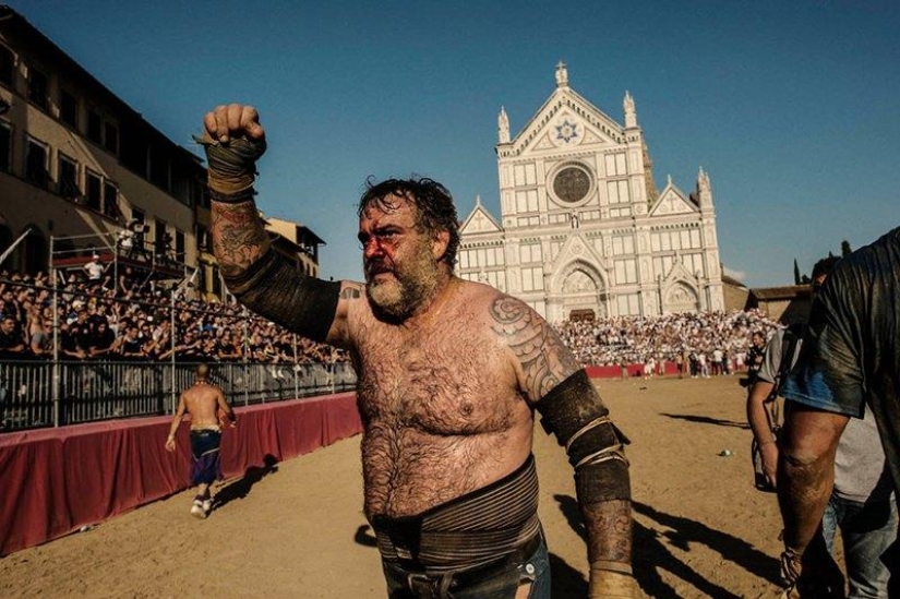 What the most bloodthirsty kind of football looks like - Calcio Florentino What the most bloodthirsty kind of football looks like - Calcio Florentino
