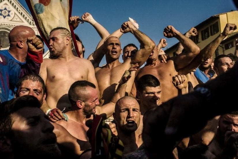 What the most bloodthirsty kind of football looks like - Calcio Florentino What the most bloodthirsty kind of football looks like - Calcio Florentino