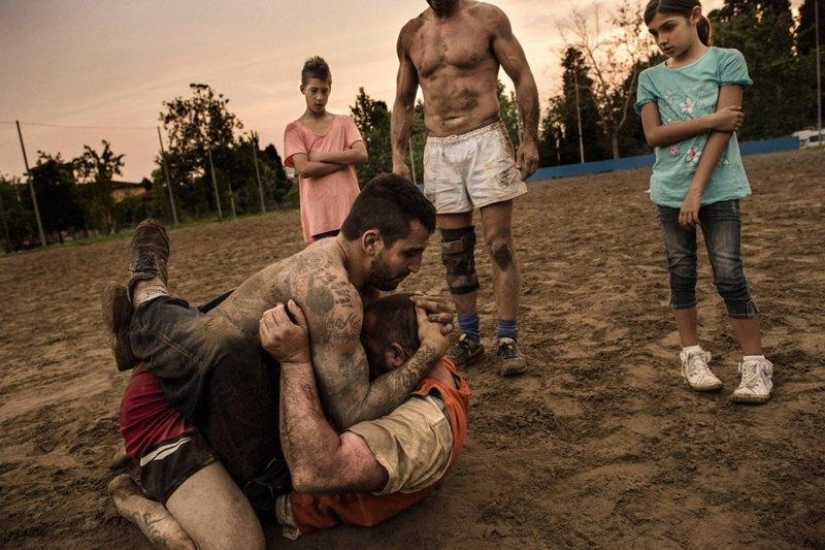 What the most bloodthirsty kind of football looks like - Calcio Florentino What the most bloodthirsty kind of football looks like - Calcio Florentino