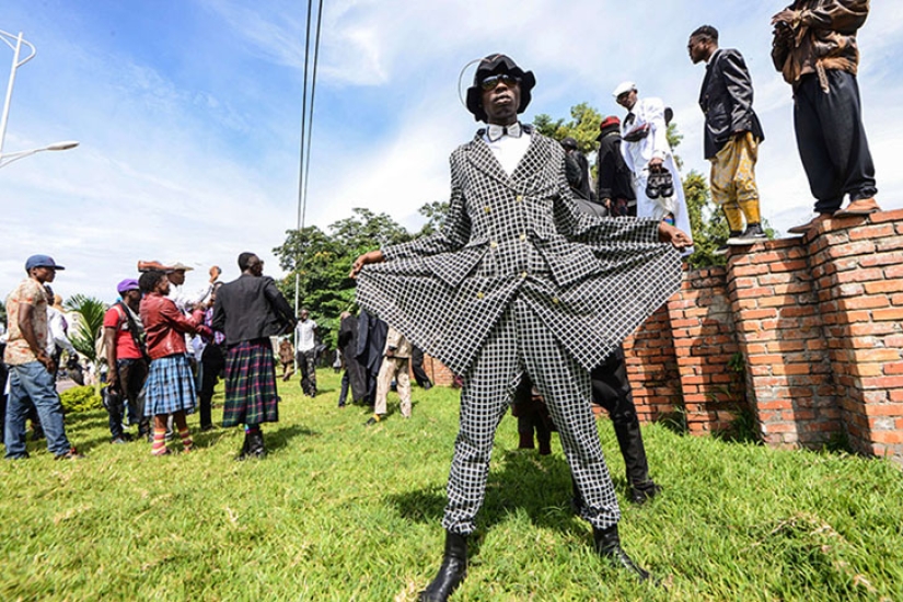 When the eternal crisis is on the side: luxury with a salary of 18 pence