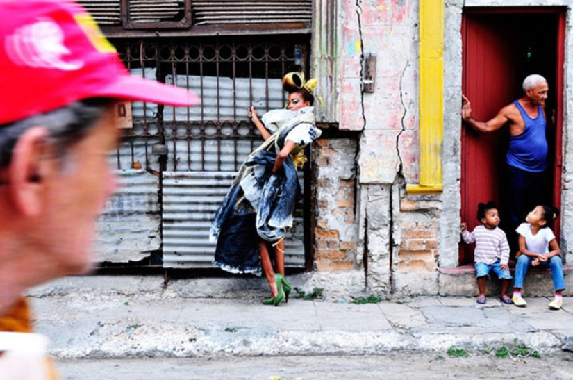 When the eternal crisis is on the side: luxury with a salary of 18 pence