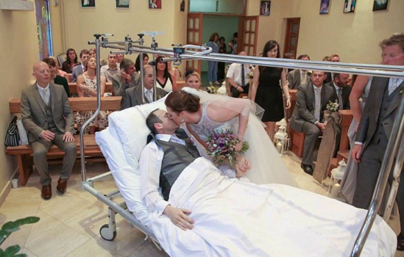 When the groom broke his leg, the newlyweds canceled the $50,000 ceremony and got married in the hospital When the groom broke his leg, the newlyweds canceled the $50,000 ceremony and got married in the hospital