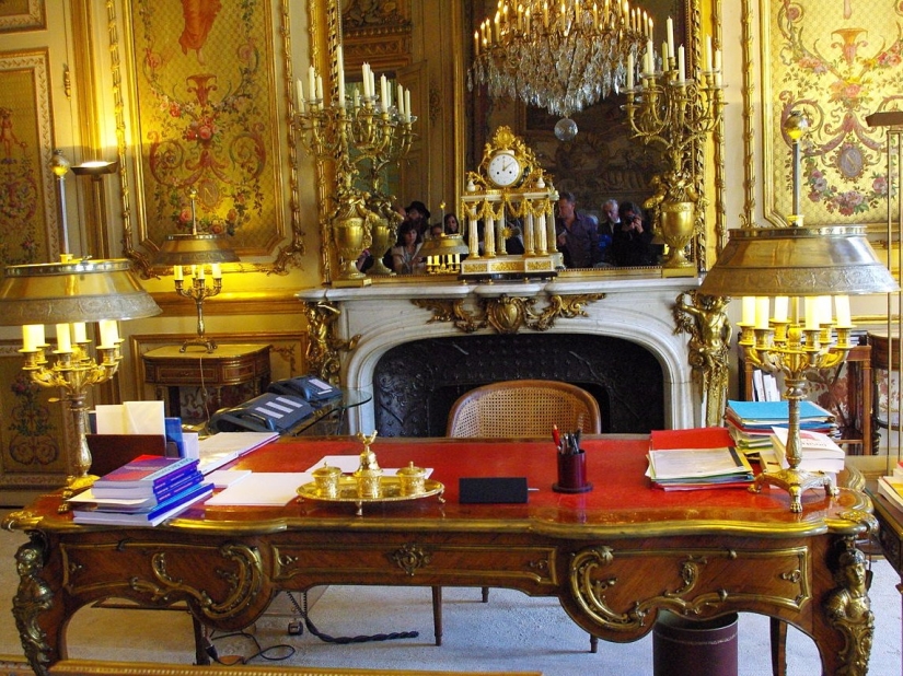 Which houses do world leaders live in