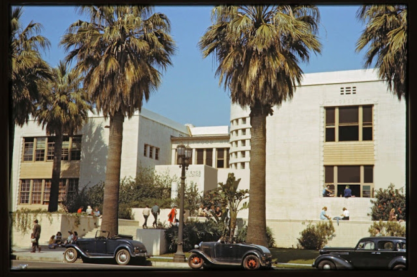 While the USSR was at war with the fascists: color photos of peaceful Los Angeles during World War II and after