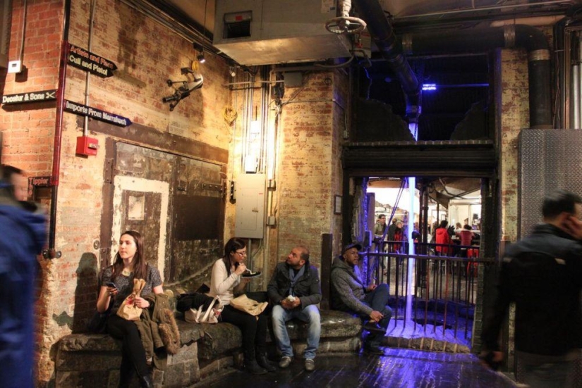 Who does not work, he eats