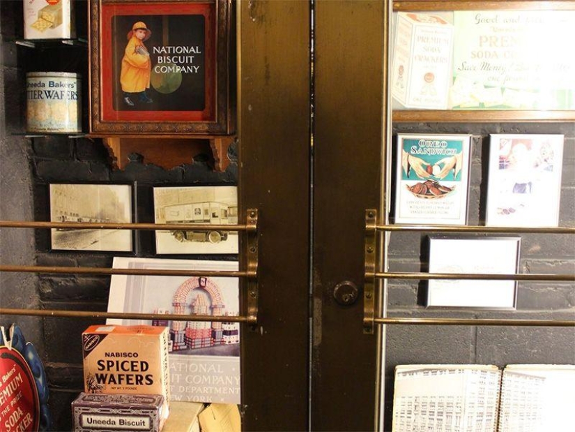 Who does not work, he eats