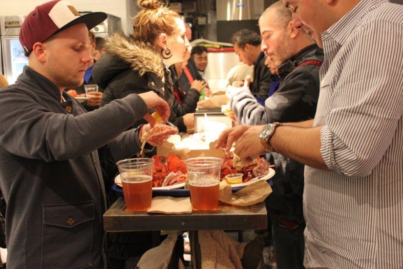 Who does not work, he eats