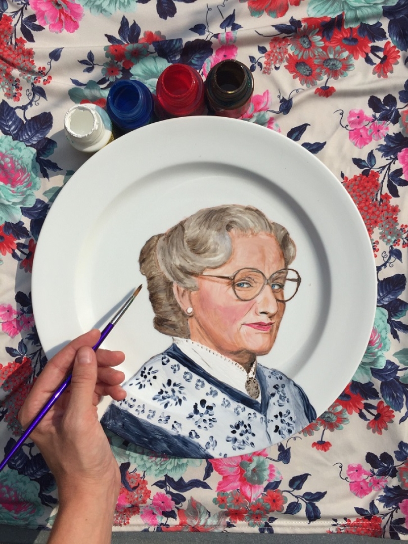 Who's on the platter? Artist paints celebrities on plates