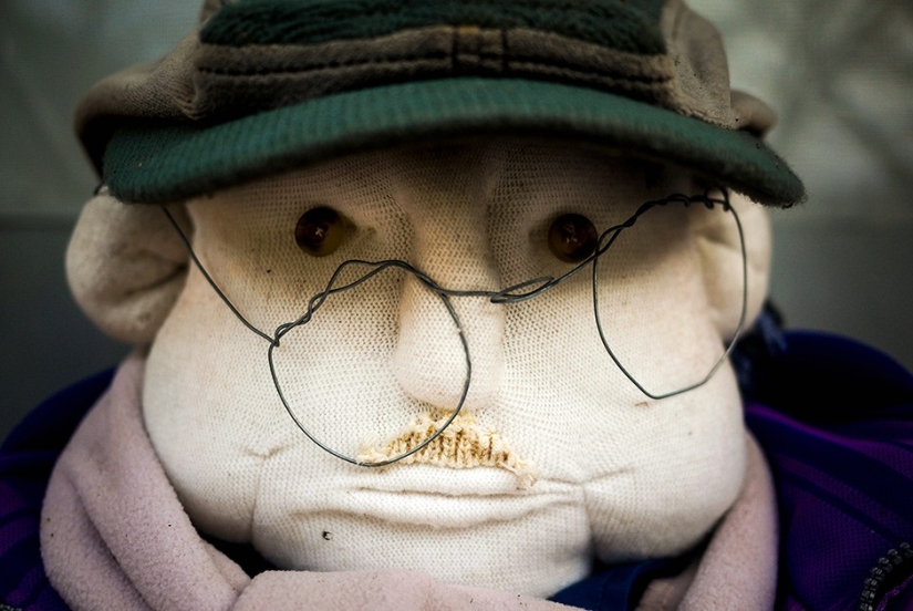 Why do 35 people and 150 stuffed animals live in a Japanese village? Why do 35 people and 150 stuffed animals live in a Japanese village?