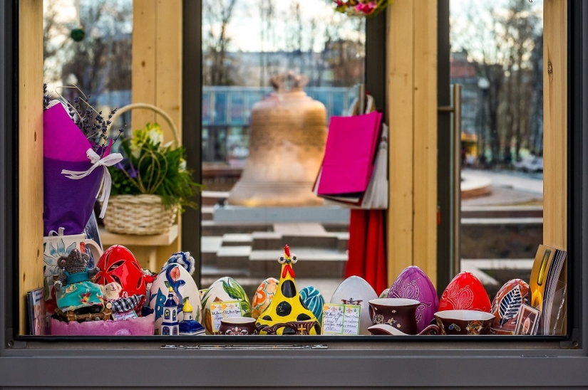 Why People magazine recognized Julia Roberts as the most beautiful woman in the world for the fifth time