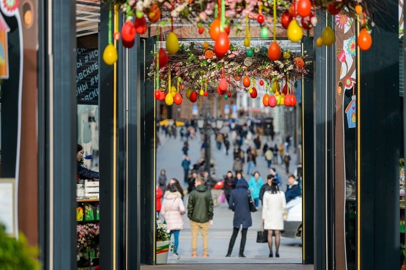 Why People magazine recognized Julia Roberts as the most beautiful woman in the world for the fifth time