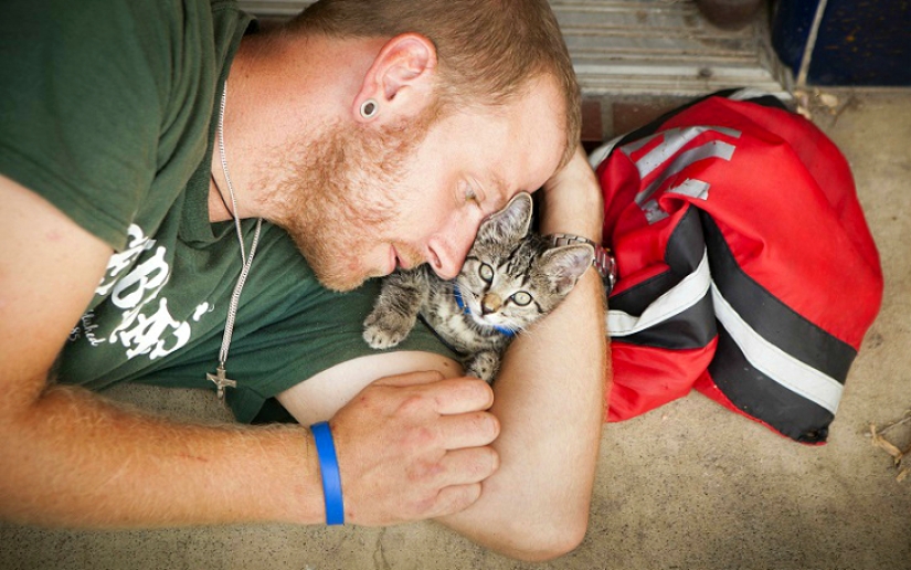 Without a home but with a friend