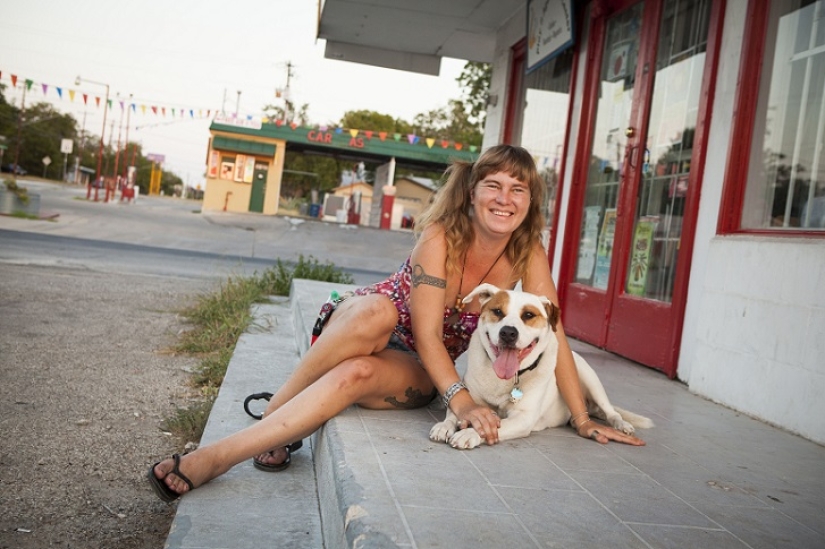 Without a home but with a friend