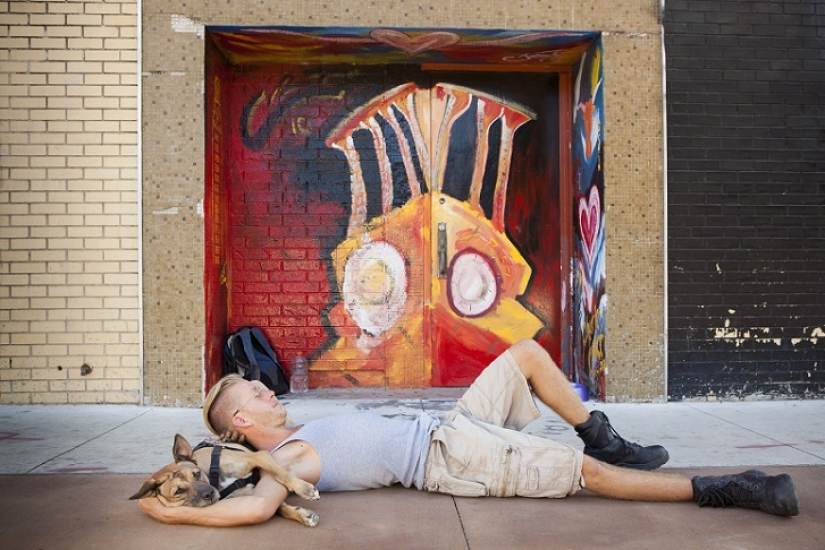 Without a home but with a friend