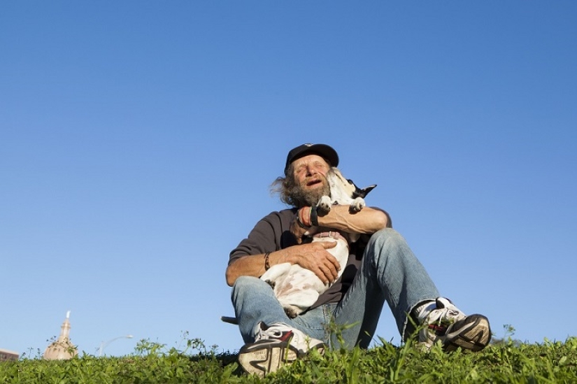 Without a home but with a friend