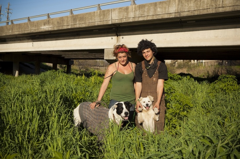 Without a home but with a friend