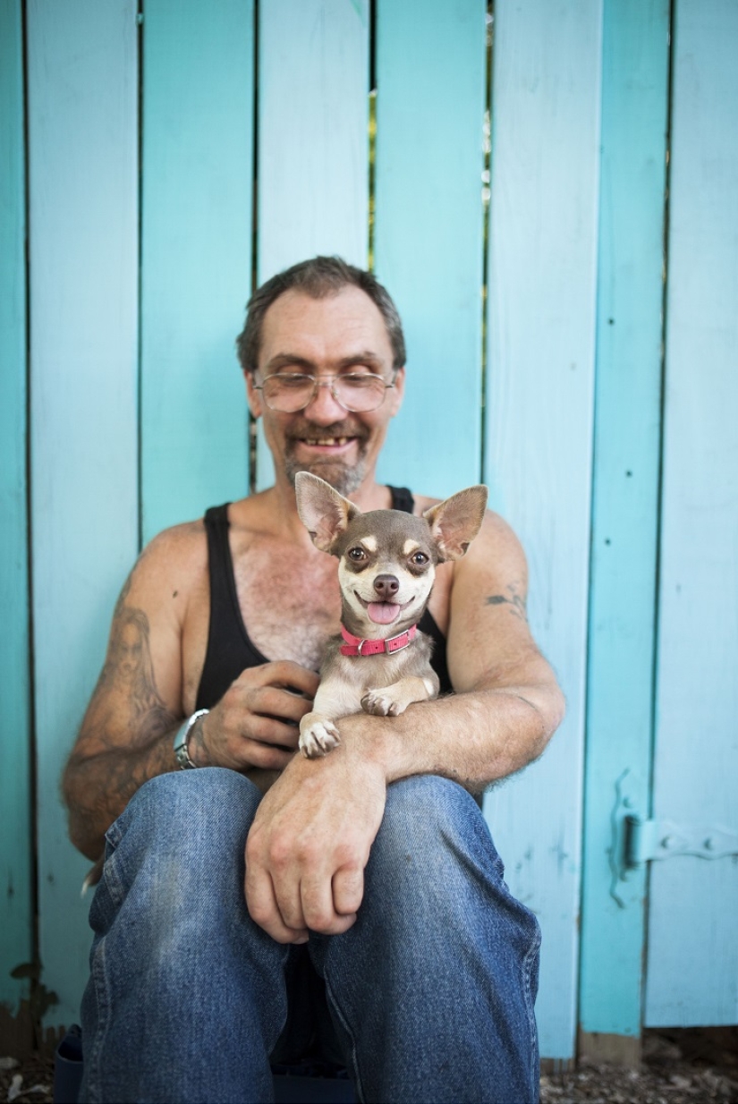 Without a home but with a friend