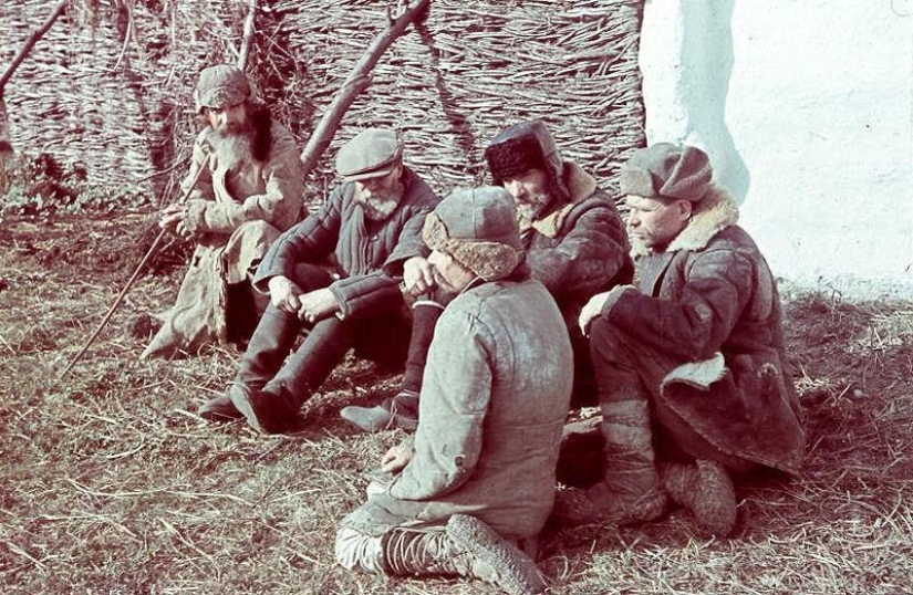 Without the image of the enemy: Photo by a Hungarian war correspondent Without the image of the enemy: Photo by a Hungarian war correspondent