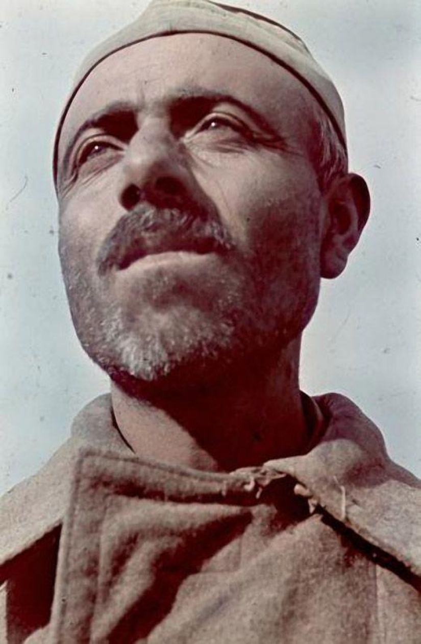 Without the image of the enemy: Photo by a Hungarian war correspondent Without the image of the enemy: Photo by a Hungarian war correspondent