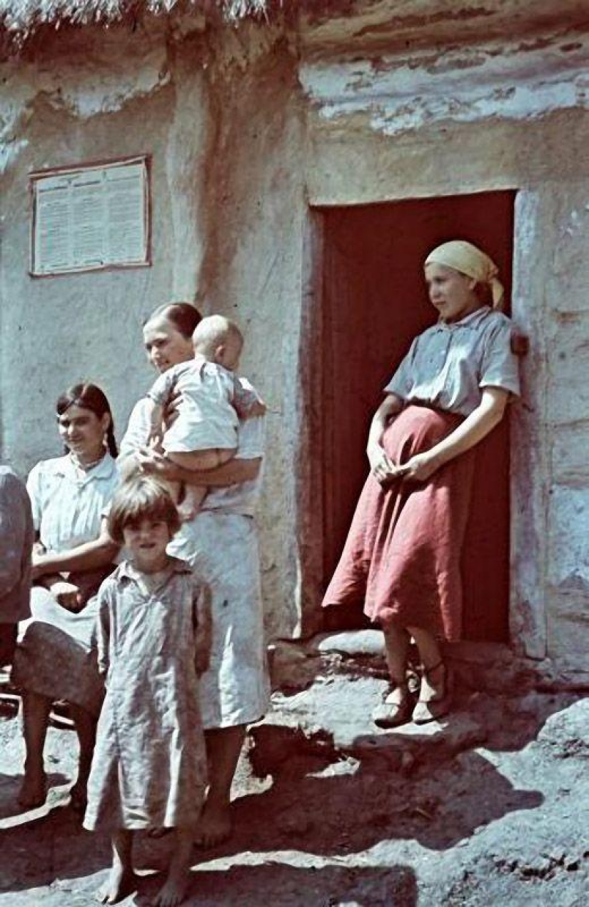 Without the image of the enemy: Photo by a Hungarian war correspondent Without the image of the enemy: Photo by a Hungarian war correspondent