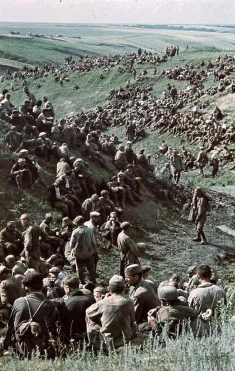 Without the image of the enemy: Photo by a Hungarian war correspondent Without the image of the enemy: Photo by a Hungarian war correspondent