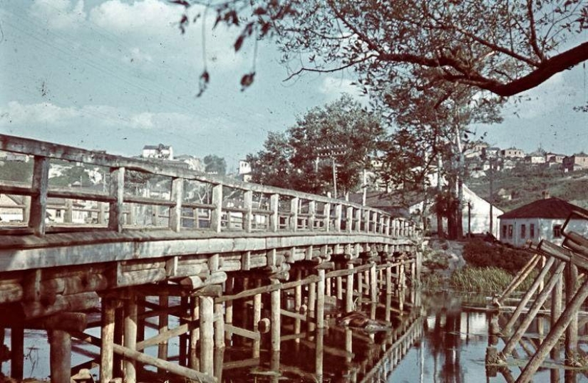 Without the image of the enemy: Photo by a Hungarian war correspondent Without the image of the enemy: Photo by a Hungarian war correspondent
