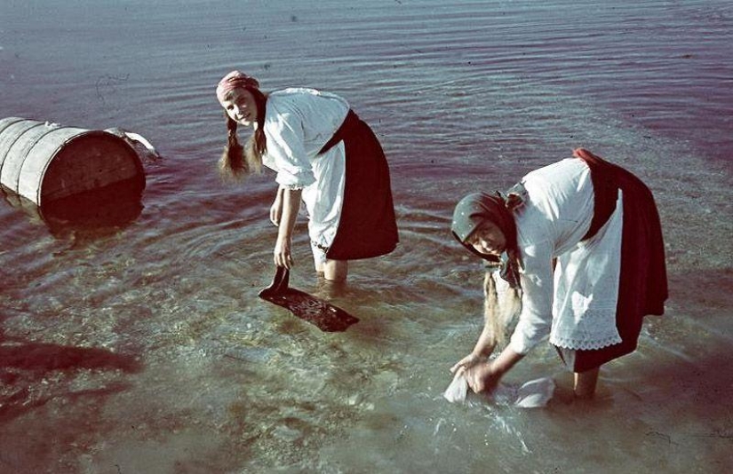 Without the image of the enemy: Photo by a Hungarian war correspondent Without the image of the enemy: Photo by a Hungarian war correspondent