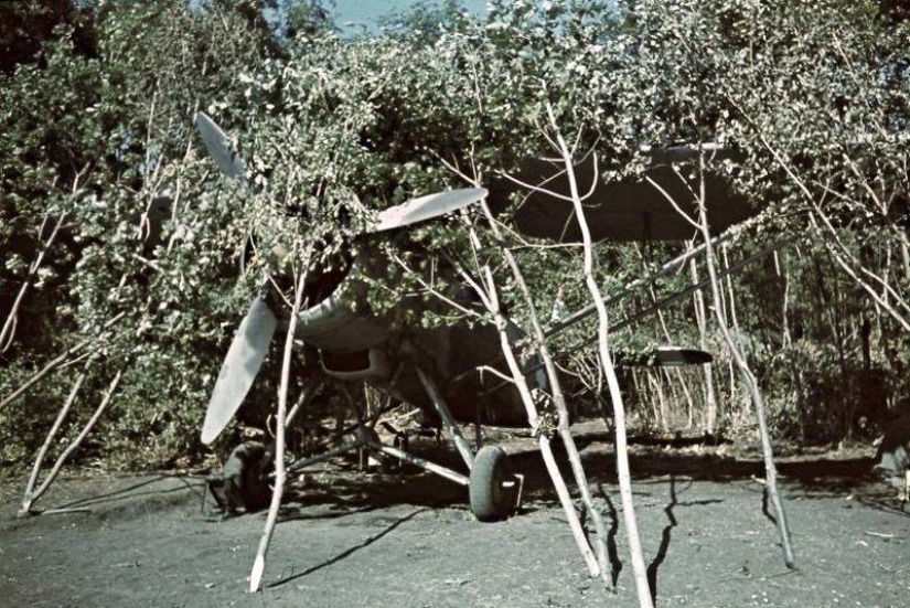 Without the image of the enemy: Photo by a Hungarian war correspondent Without the image of the enemy: Photo by a Hungarian war correspondent